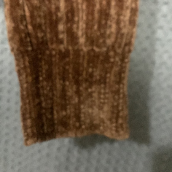 Extra Soft Cropped Sweater, Size Medium. - Picture 4 of 4